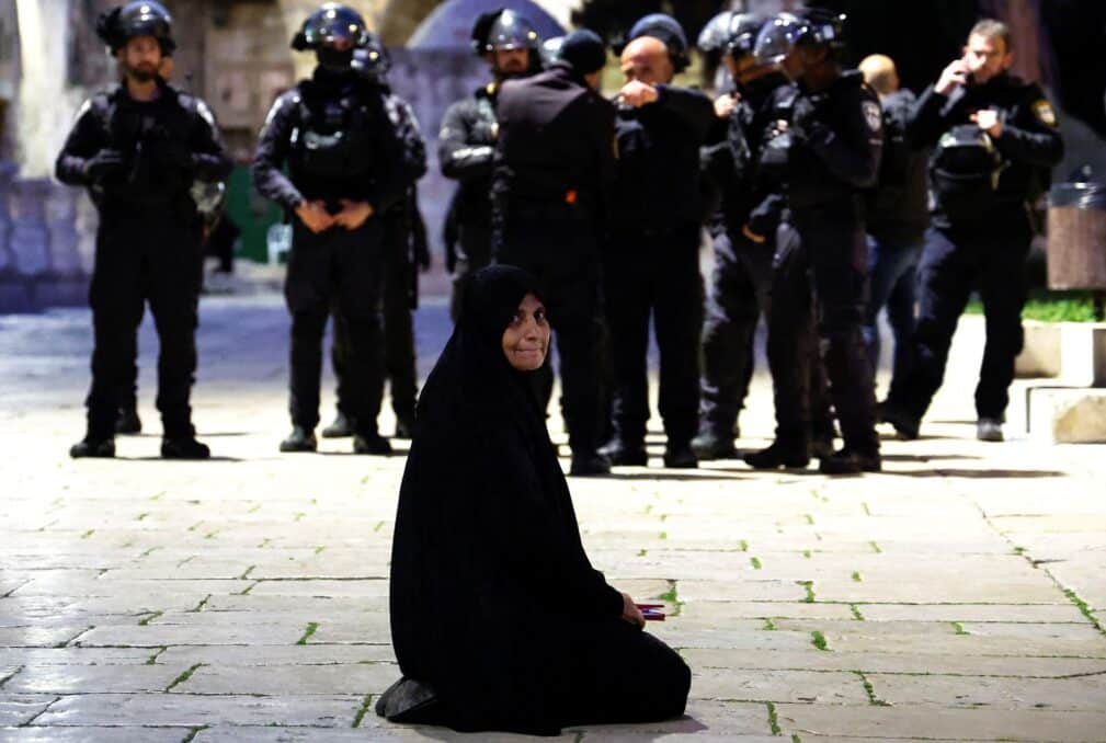 Violence Erupts as Israeli Police Storm Al-Aqsa Mosque and Assault Worshippers   - Asiana Times