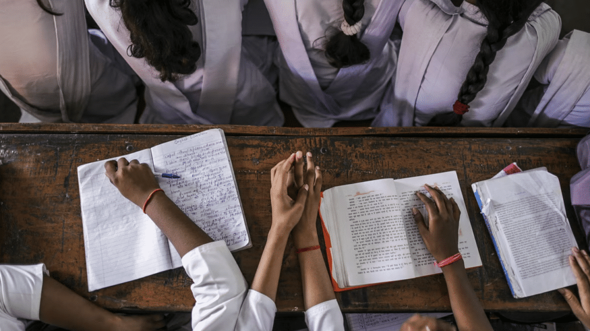 250 Historians infuriated over changes in NCERT Textbooks - Asiana Times