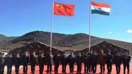 Indian and Chinese troops gather in Chushul-Moldo region for talks