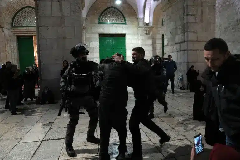 Palestinian worshipper detained at Al Aqsa mosque