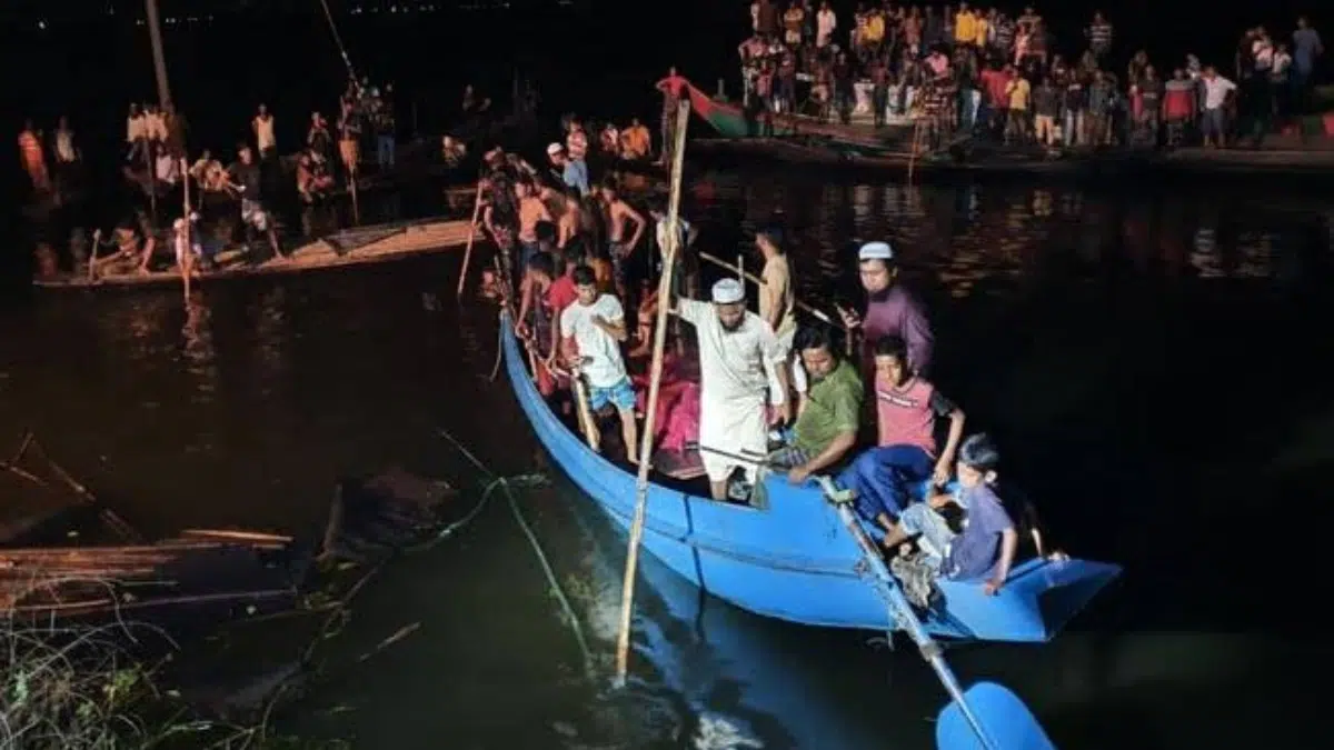 A houseboat overturns in Malappuram, Kerala, killing 20