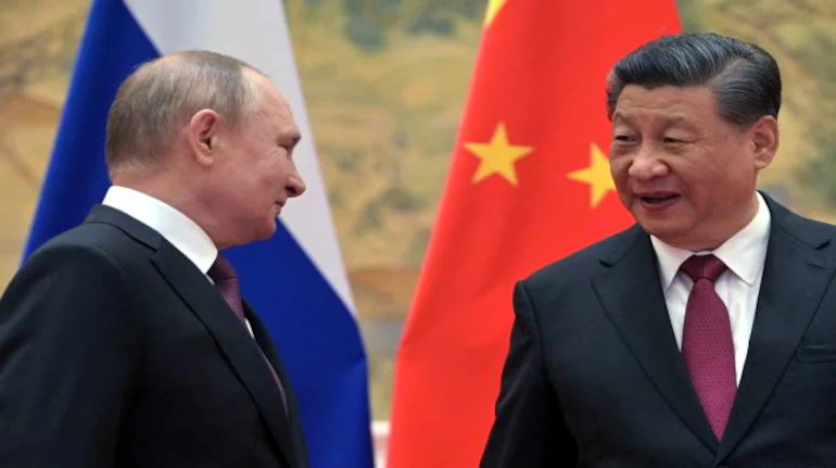 Vladimir Putin (on left) and Xi Jinping (on right).