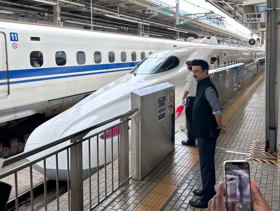 Image of Stalin waiting for the bullet express train in Osaka, sourced from Twitter