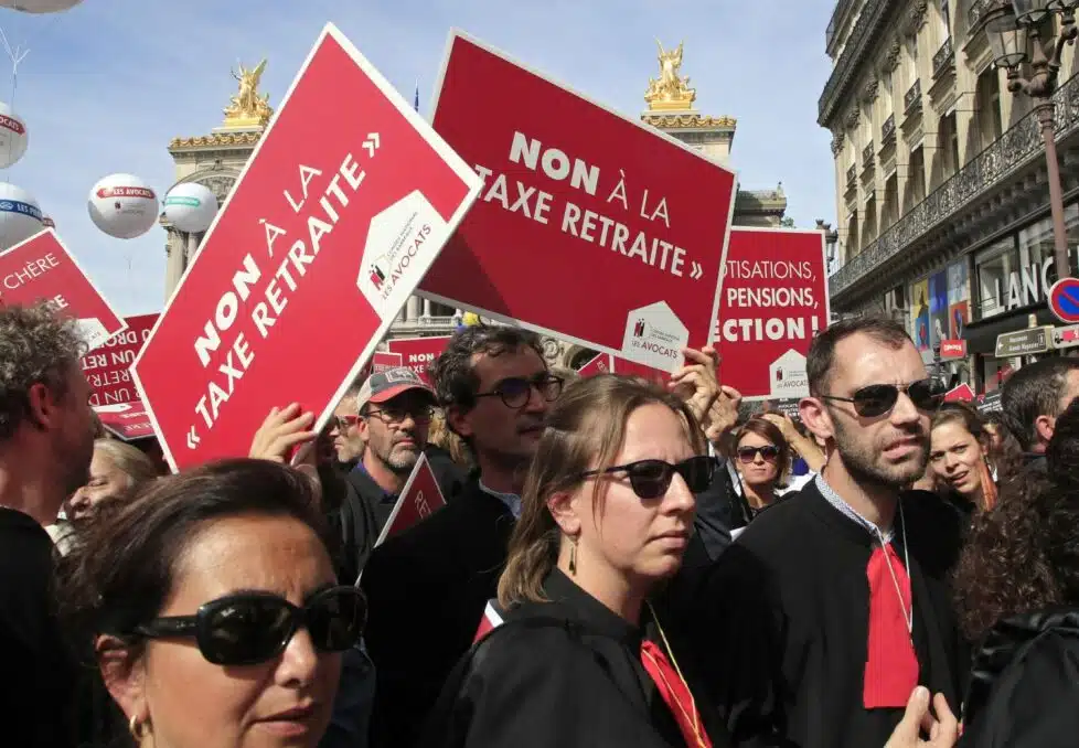 Thousands take to streets in France protesting pension plan - Asiana Times
