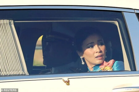 Thailand Queen shocked as Her Convey passes through Democracy Protests in Bangkok.