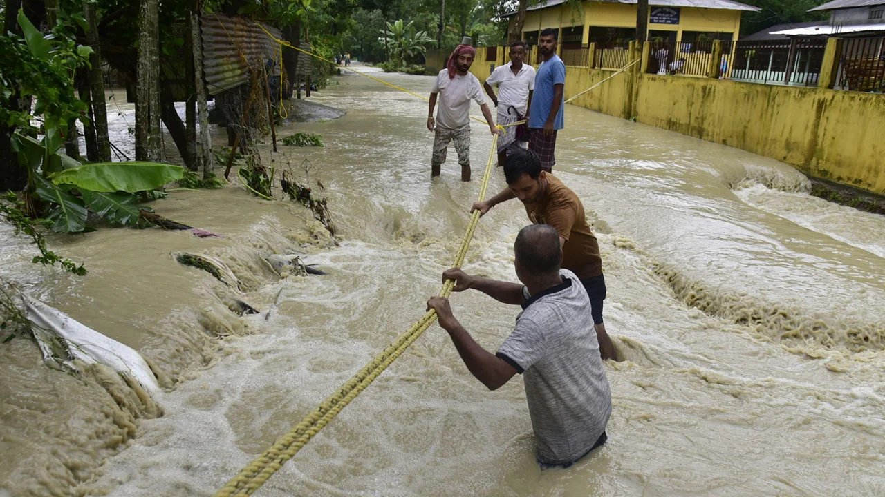 Assam Floods Worsen, 5 Lakh Affected, 1 Dead - Asiana Times