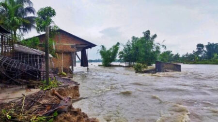 Assam Floods Worsen, 5 Lakh Affected, 1 Dead - Asiana Times