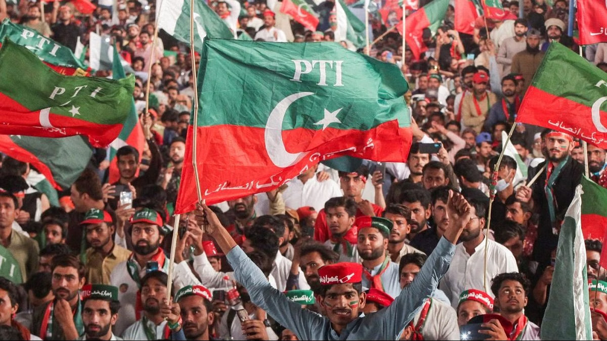 Members of Pakistan Tehreek-e-Insaf Protesting. Pic: Reuters.