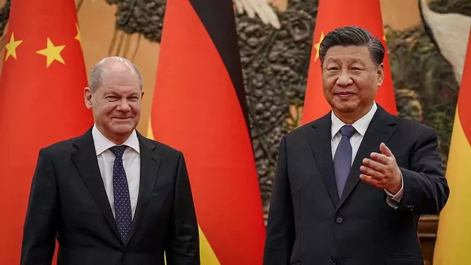 German Chancellor Olaf Scholez (left) with Chinese President Xi Jinping. Pic: Reuters.