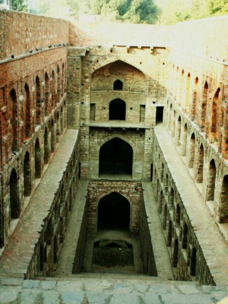 Agrasen_ki_Baoli,_New_Delhi,_India_-_20070127