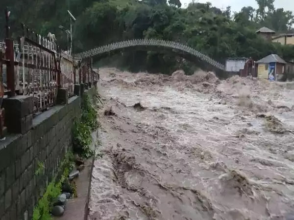 Flash floods in Mandi.