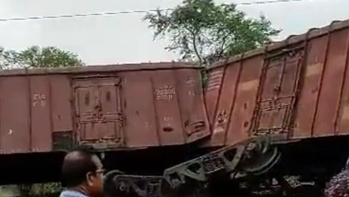 Goods Train collision in West Bengal - Asiana Times