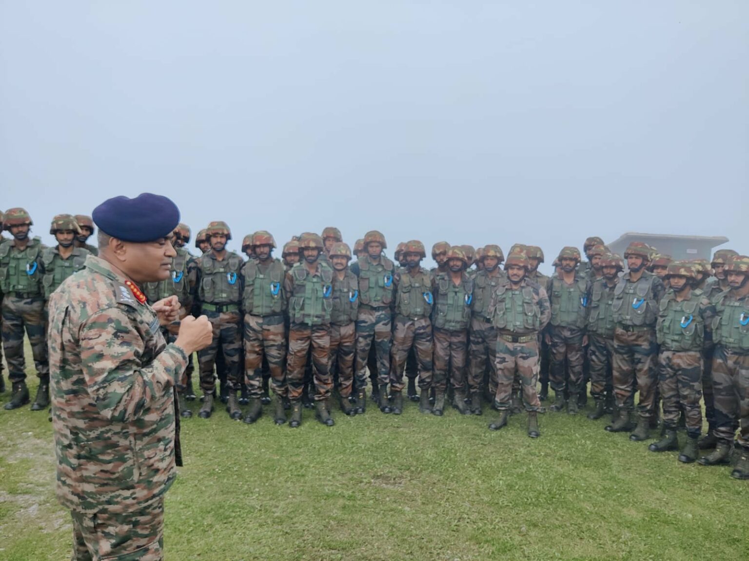 Army Chief Tours LoC, Holds Talks with Commanders - Asiana Times