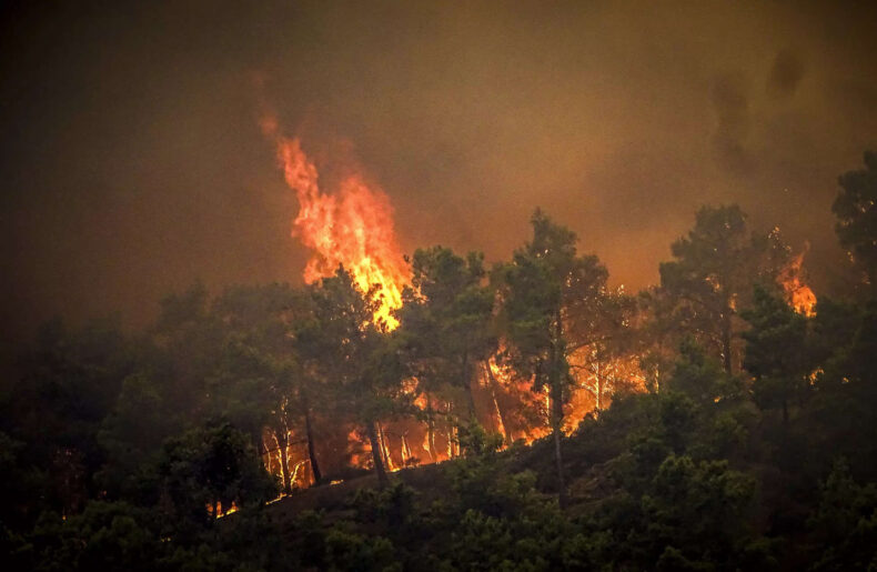 GREECE FOREST FIRES, 2500 PEOPLE EVACUATED - Asiana Times