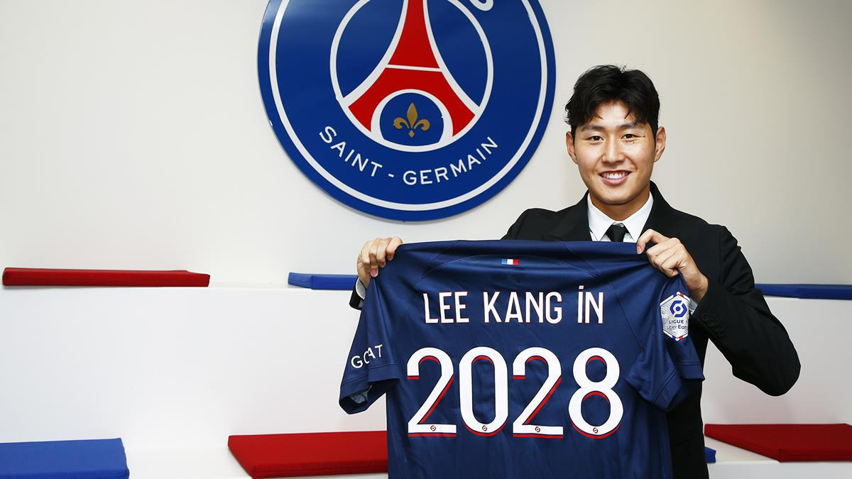 PSG signs Kang-in Lee