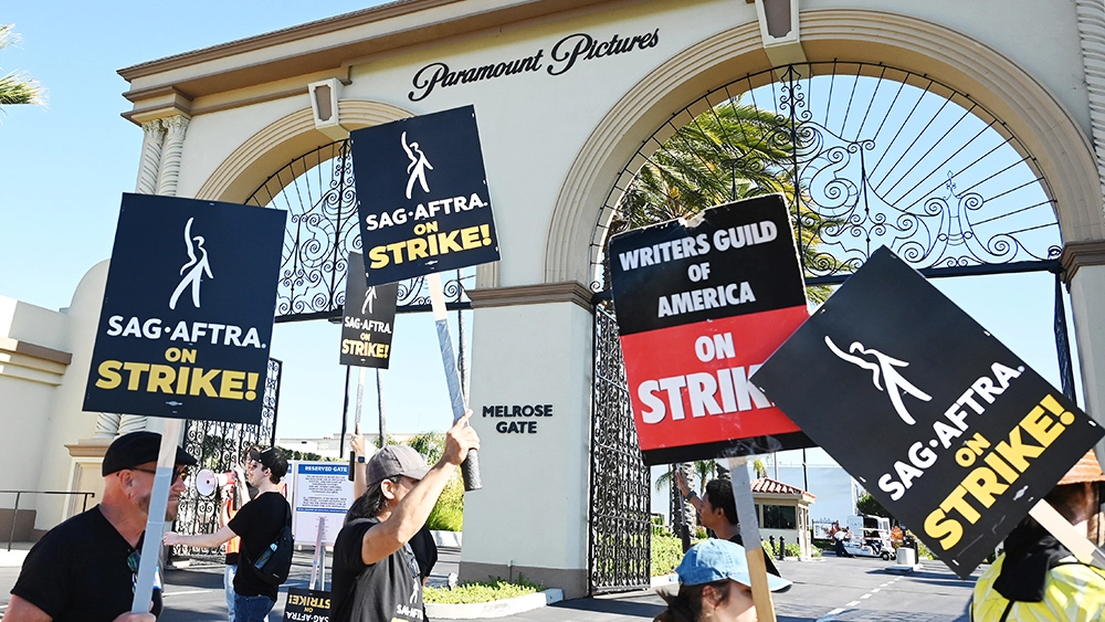 People marching for their support of SAG-AFTRA