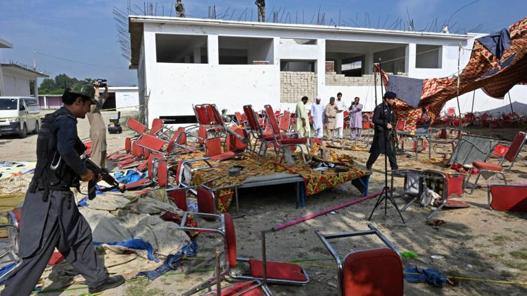 At least 44 killed in blast at Pakistan political rally - Asiana Times