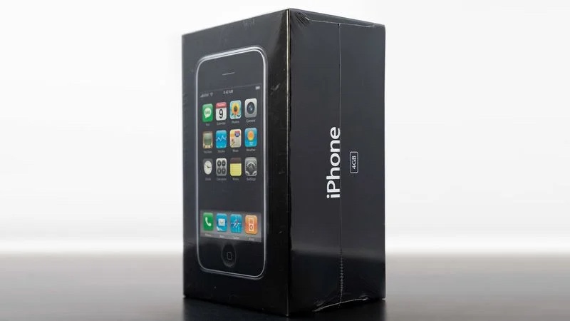 1G iPhone fetches ₹1.3 crore at auction - Asiana Times