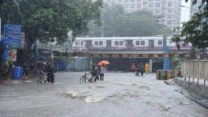 Mumbai streets waterlogged amid Red alerts
