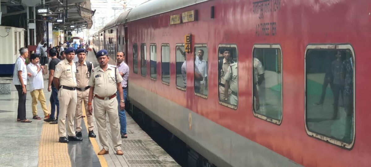 RPF Constable Shot 4 People Dead on Train.