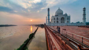 Yamuna reaches walls of TajMahal after heavy rain. - Asiana Times