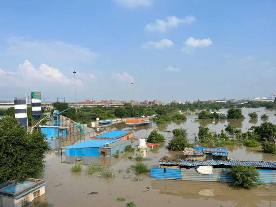 Yamuna re-breaks evacuation trail, fears of flooding in Delhi: top update - Asiana Times