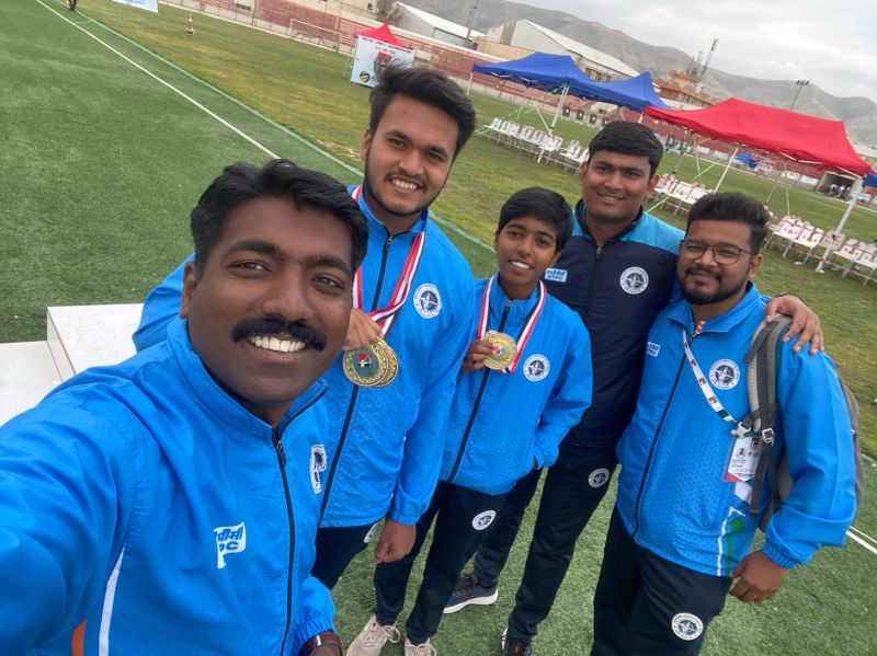 Pravin Sawant with medal winners