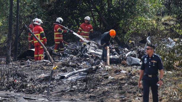8 passengers plus two individuals killed when a plane crashed on a Malaysian highway. - Asiana Times