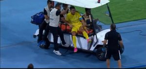 Ronaldo injures his knee
