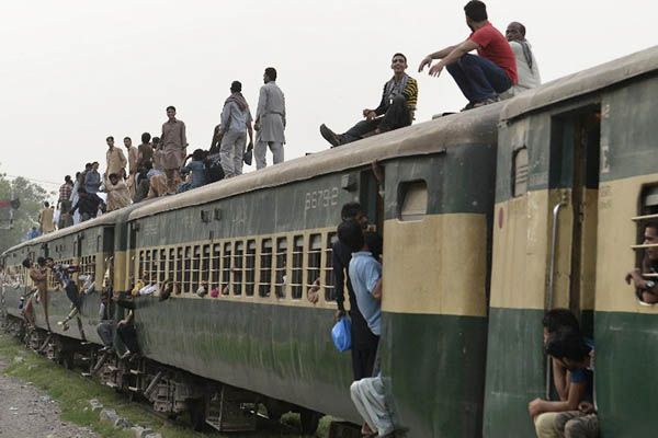 Fatal Train Derailment In Pakistan: 30 Dead,100 Injured - Asiana Times