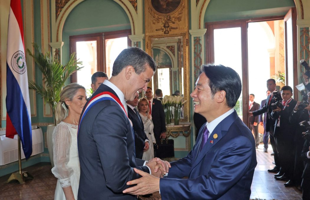 Taiwan's VP with Paraguay's President.