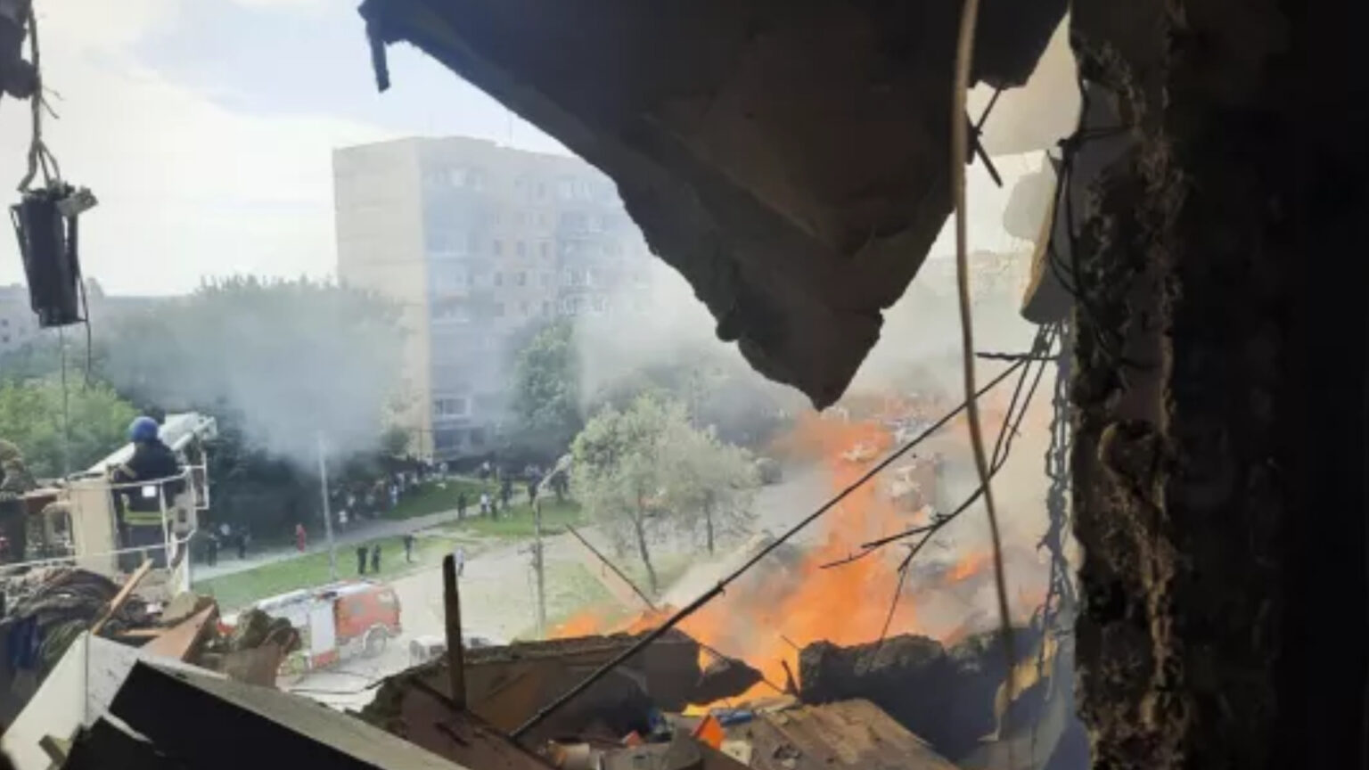 6 people are killed in a Russian strike on Zelensky's hometown - Asiana Times