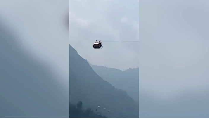 Pakistan: Eight people stuck in chairlift 900 ft in air - Asiana Times