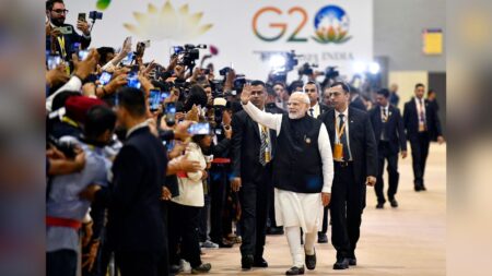 G20 Summit Narendra Modi waving towards all.