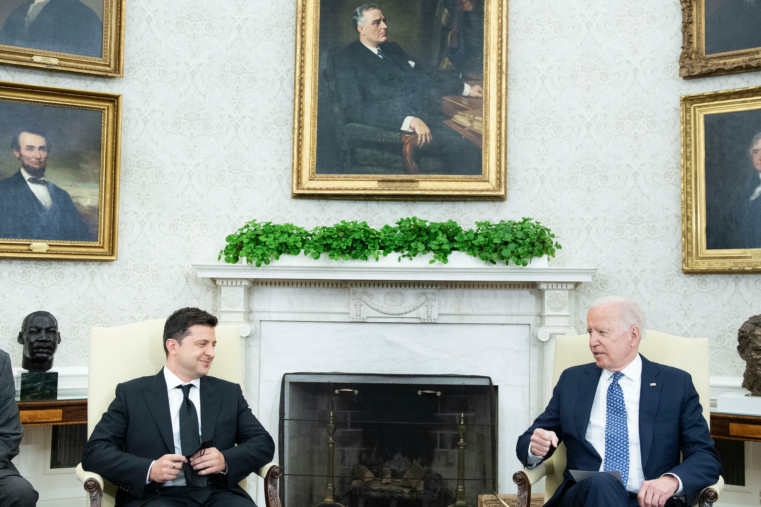 <strong>Biden meets  the eastern flank, re-assures support against Russia</strong> - Asiana Times