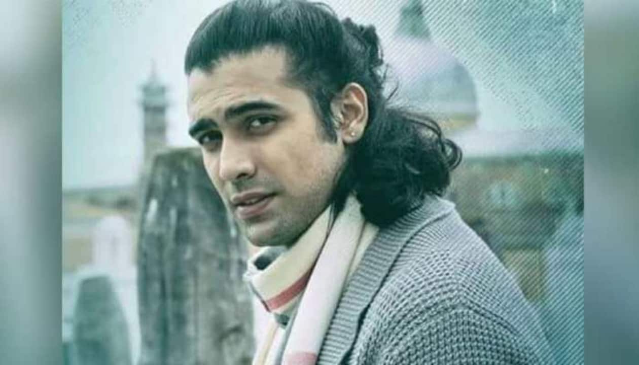<strong>Jubin Nautiyal, a singer, was injured after falling down the stairs and was taken to the hospital.</strong> - Asiana Times