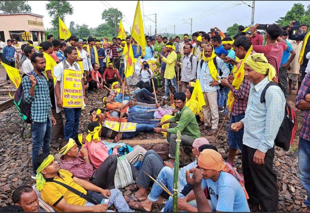 Kurmi Protestors Attack Minister Birbha Hansda's Car