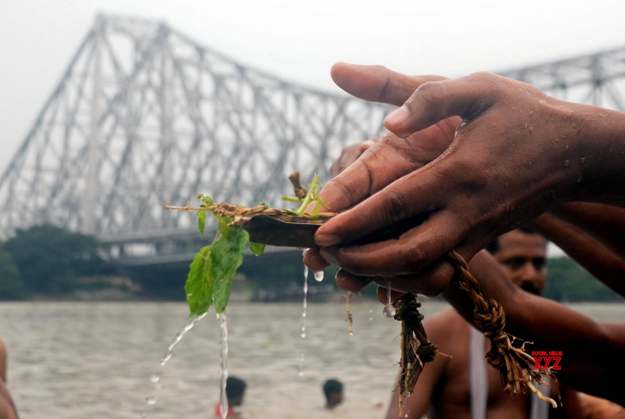 Before the glorious festivities for Durga Puja, thousands gather in Kolkata to perform Mahalaya rituals. - Asiana Times
