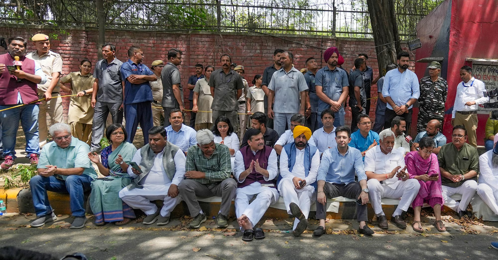 AAP Leaders Detained Amid Protest Against Kejriwal's Questioning by CBI