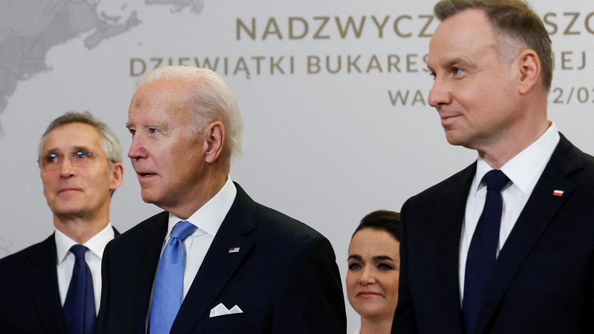 Biden meets with leaders from Poland