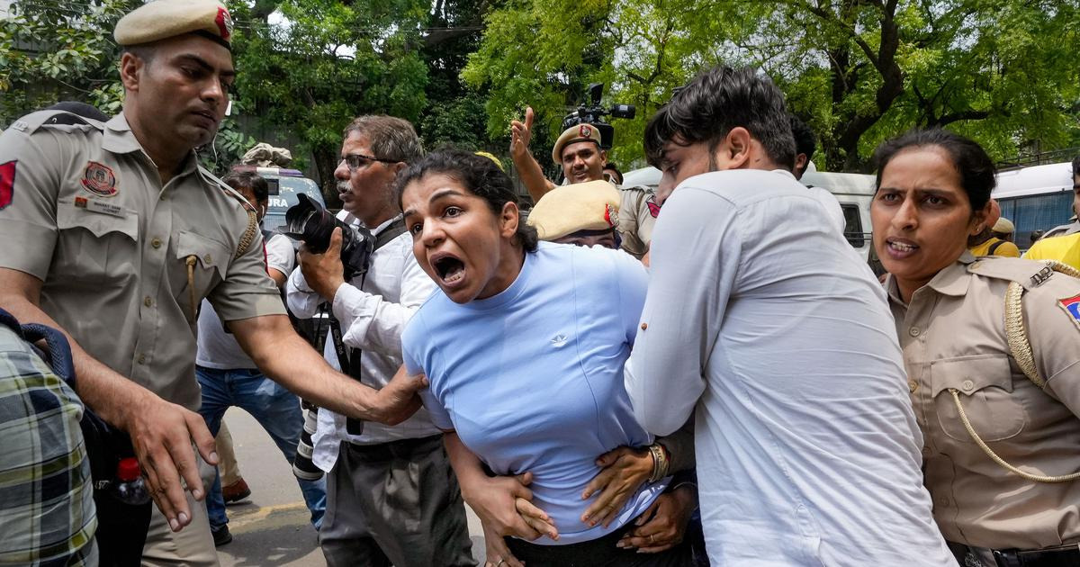 Wrestler Sakshi Malik detained by the police.