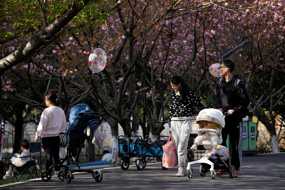 Parents with kids in China