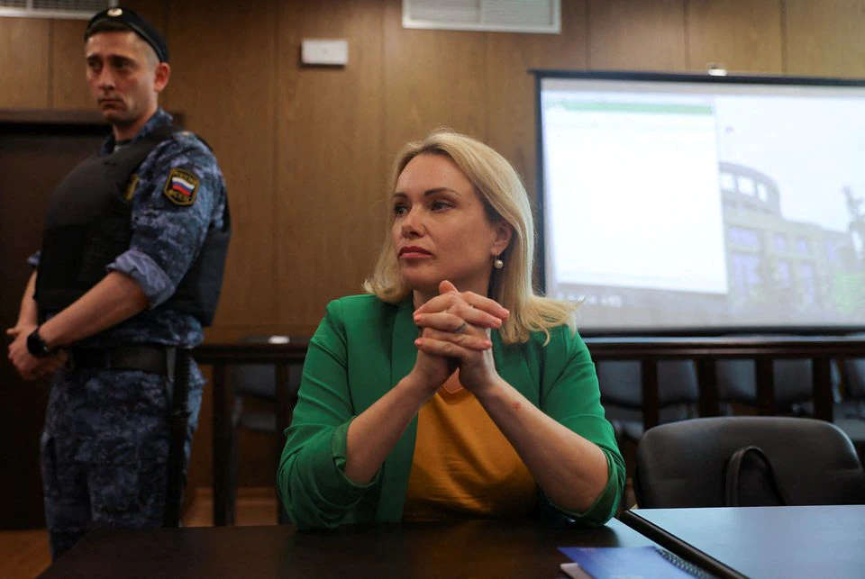 Russian TV Protester confirms an escaped house arrest, pleads innocent - Asiana Times