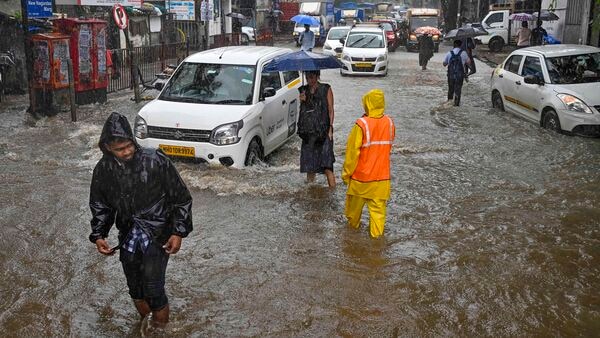 Schools Closed in Mumbai, Exams Postponed amid Red Alert - Asiana Times