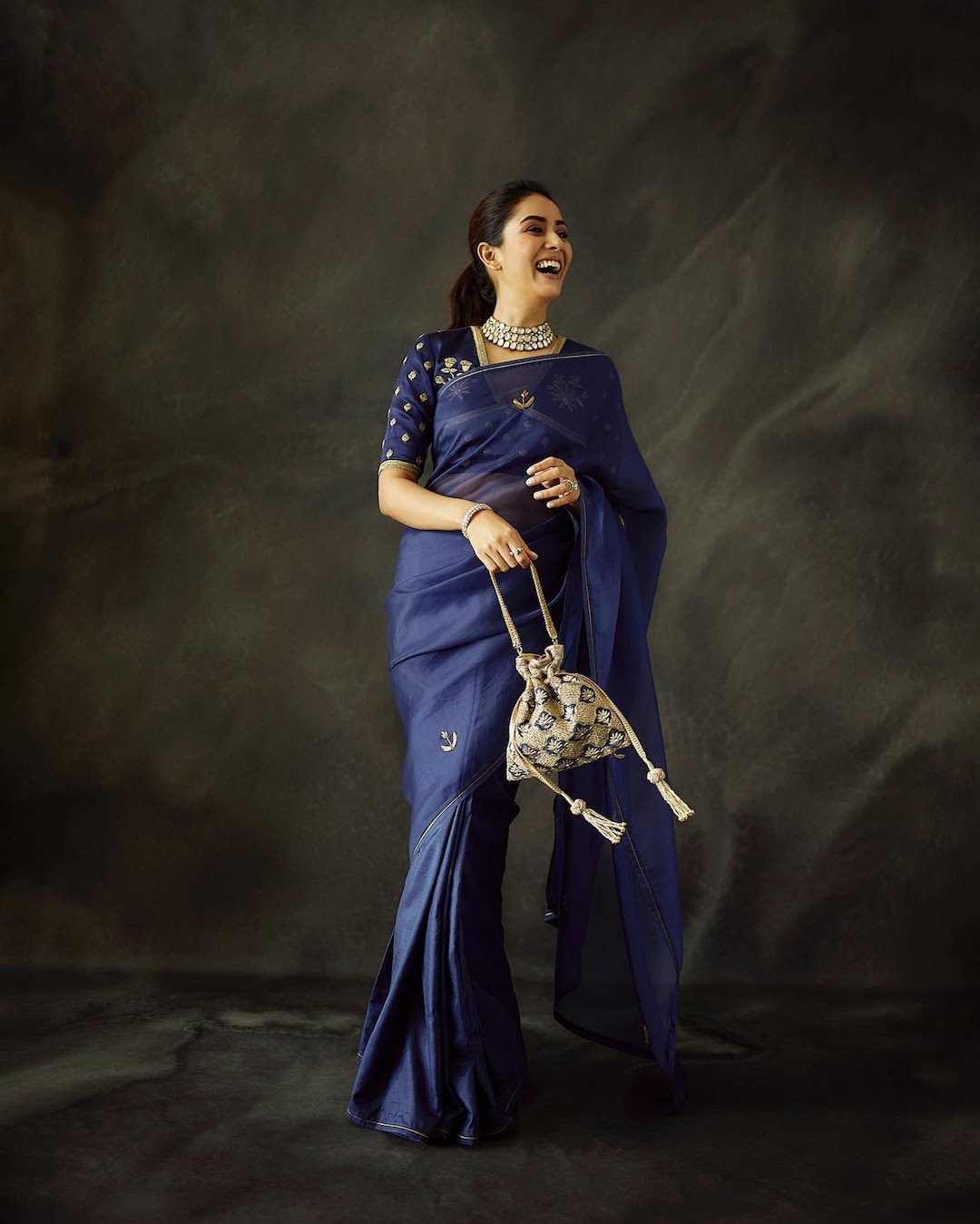 Mira Rajput stuns in elegant blue Raw Mango saree - Asiana Times