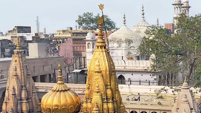 Gyanvapi Mosque alongside Kashi Vishwanath Temple