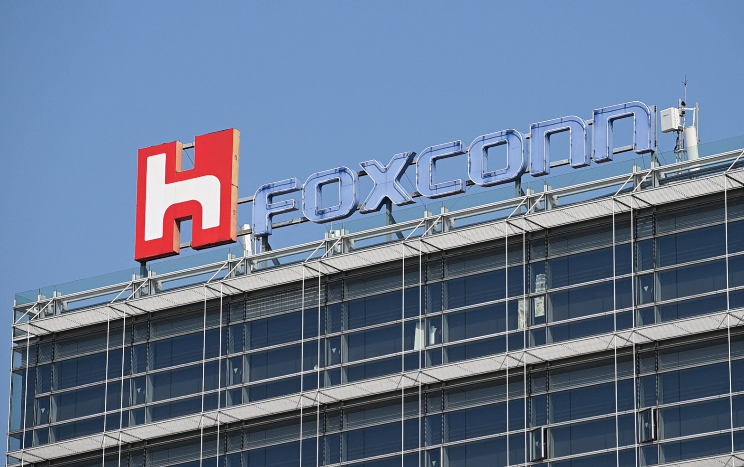 Foxconn announced on Tuesday that it has increased bonuses for employees at its Zhengzhou facility in central China as it seeks to quiet employee unrest at the major iPhone manufacturing location over COVID restrictions.