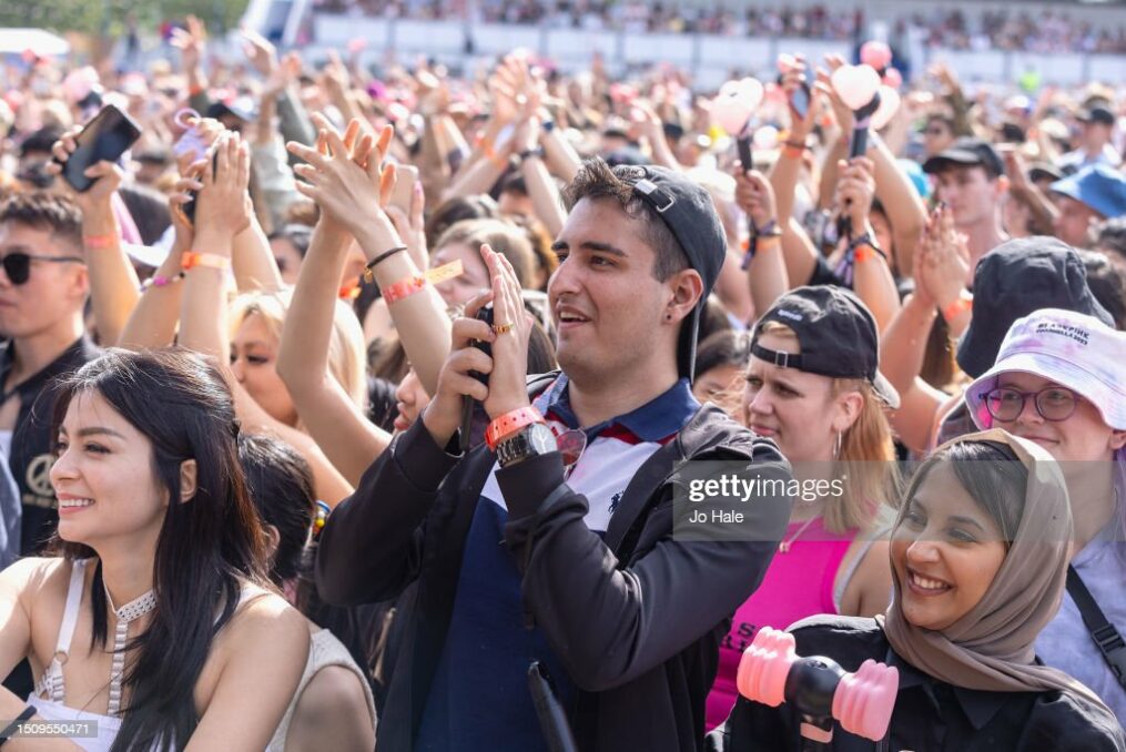 Blackpink fans cheering