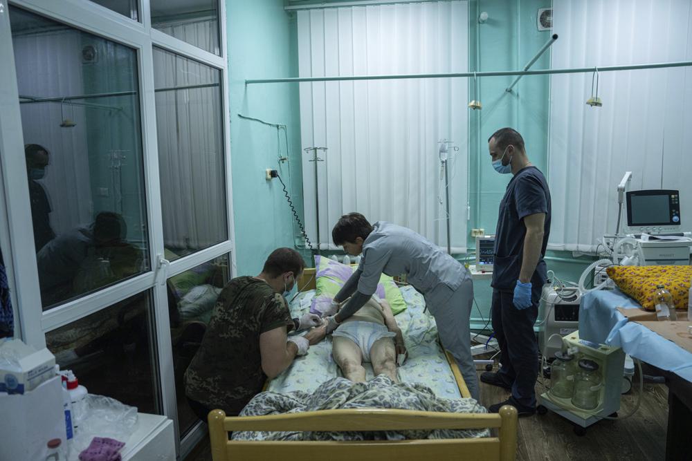 Doctors to remain in Ukraine's war-torn towns