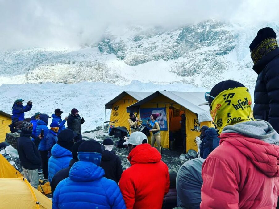 Comedian duo breaks record with Everest gig - Asiana Times